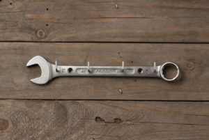 Schlüsselbrett aus einem alten Schraubenschlüssel