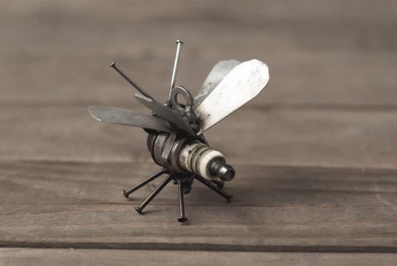 Anhänger "Insekt" aus alter Zündkerze